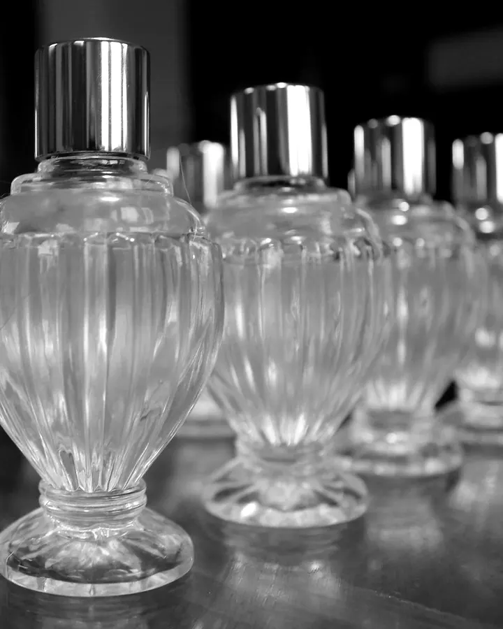 Frascos de perfume de vidrio tallado
